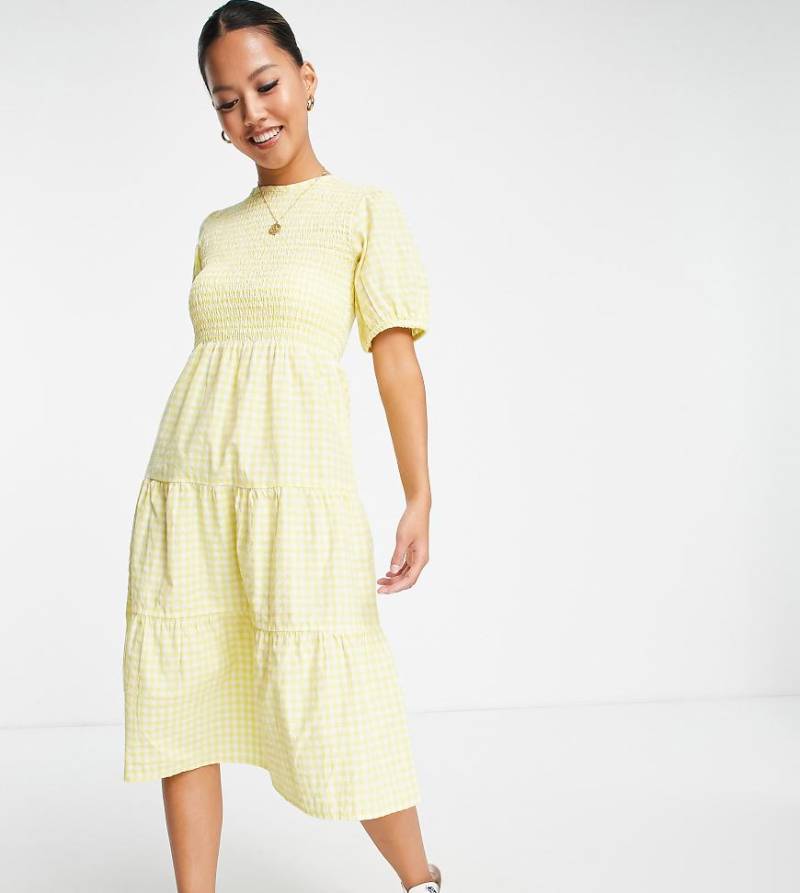 Influence Petite - Gestuftes Midikleid in Gelb mit Vichy-Karomuster von Influence Petite