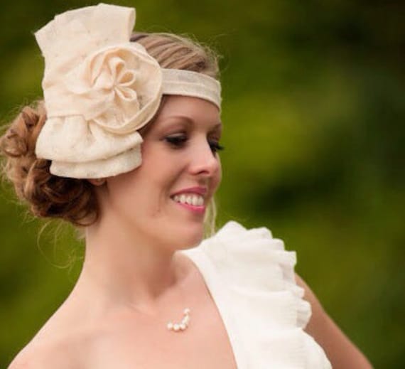 Lacey Rose Kleines Blumen Stirnband von IngaKarolina