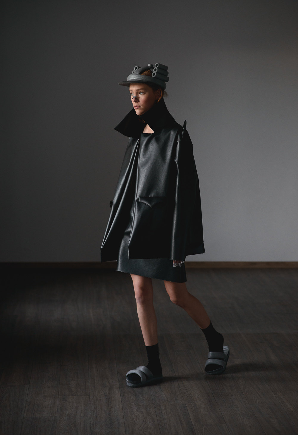 Schwarze Jacke - Lang Mit Langarmmantel - Unisex - Große Handgefertigt - Großer Hals - Größe Kleidung Schwarze Jacke - Lang Mit Langarmmantel - Unisex - Große Handgefertigt - Großer Hals - Größe Kleidung von IngaSkripka