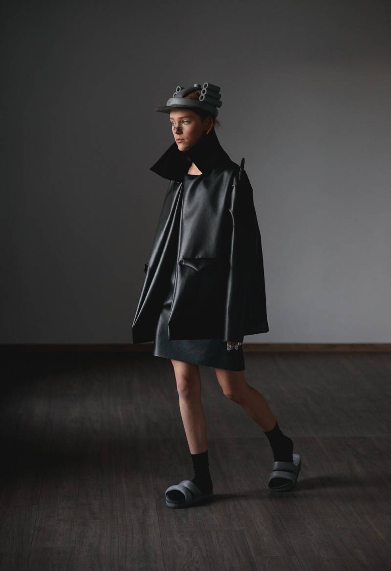Schwarze Jacke - Lang Mit Langarmmantel - Unisex - Große Handgefertigt - Großer Hals - Größe Kleidung von IngaSkripka