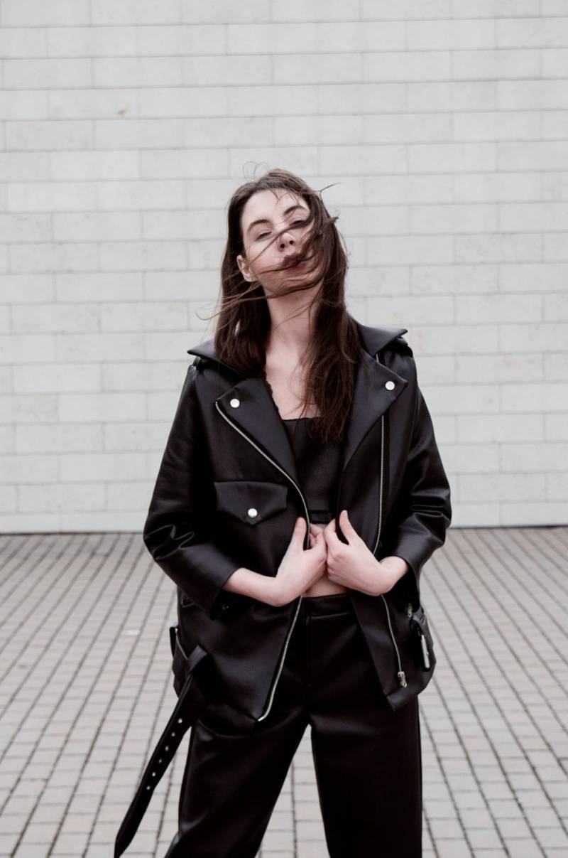 Unisex Jacke - Freundliche Lederjacke Handgemachte Oversize Schwarze Bikerjacke von IngaSkripka