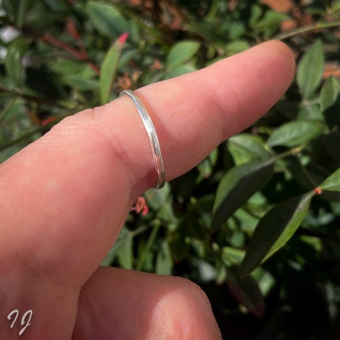 Handgefertigter Gehämmerter 1, 5-mm-Stapelring Aus Silber, Midi-Ring, Knöchelring, Sterlingsilber 925 Handgefertigter Gehämmerter 1, 5-mm-Stapelring Aus Silber, Midi-Ring, Knöchelring, Sterlingsilber 925 von IngeJewels