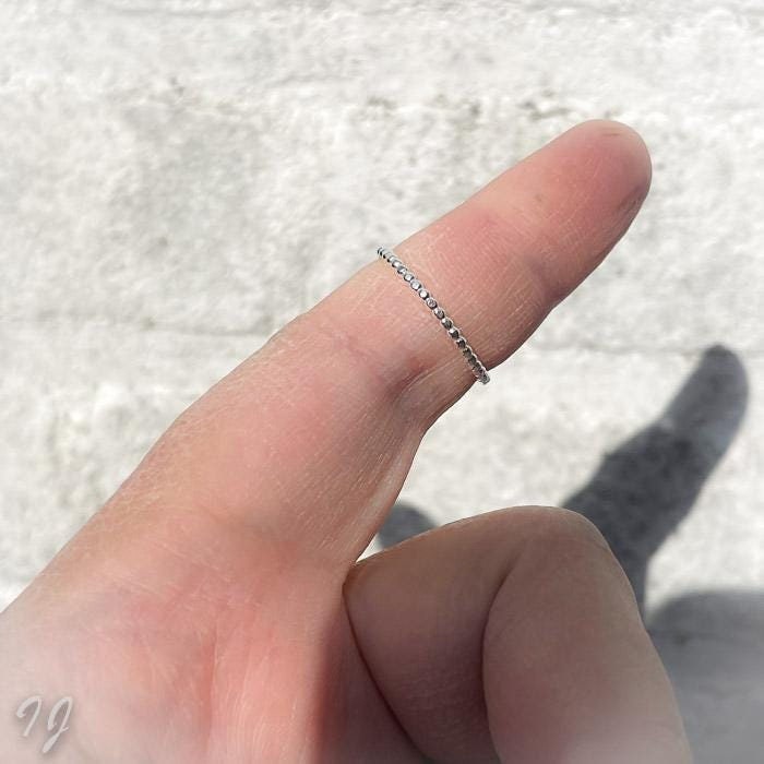 Ring Aus Sterlingsilber Mit Perlendraht, Handgefertigter Stapelring, Gehämmerter Ring, Midi-Ring, Knöchelring, Schiebering Ring Aus Sterlingsilber Mit Perlendraht, Handgefertigter Stapelring, Gehämmerter Ring, Midi-Ring, Knöchelring, Schiebering von IngeJewels