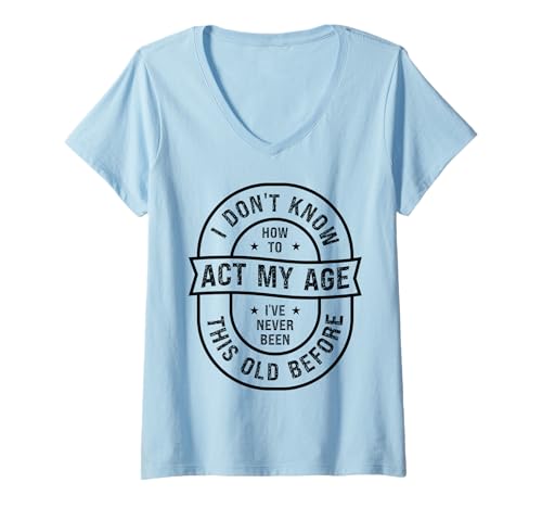 Damen Lustiger Alter Geburtstag weiß Nicht, wie ich Mich in Meinen T-Shirt mit V-Ausschnitt Damen Lustiger Alter Geburtstag weiß Nicht, wie ich Mich in Meinen T-Shirt mit V-Ausschnitt von Ingenius lustige alte Leute Hemden und Geschenke