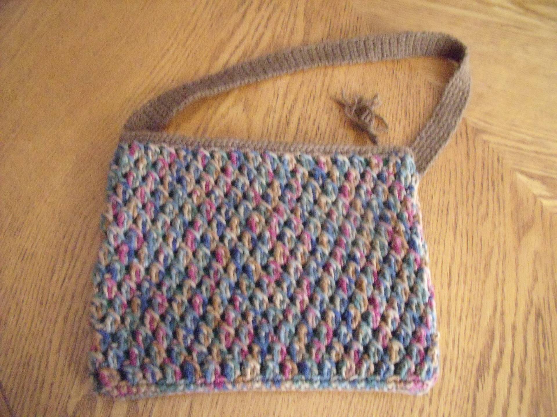 Hand-Gehäkelte Acryl Garn Umhängetasche Bunt Gefütterte Handtasche von IngridstreasuresShop