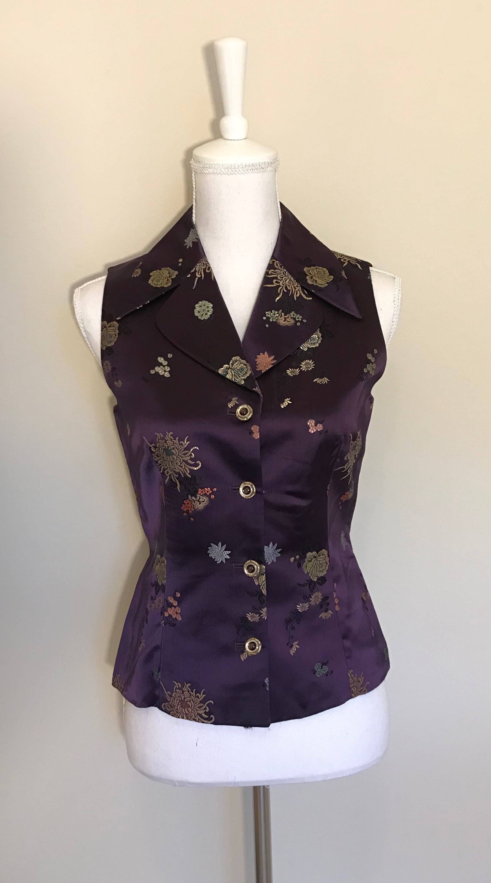 Vintage Asiatisch Stil Seiden Weste/Boutique Handarbeit Besticktes Kleidungsstück Ausgestattet Tappered Größe Small Vintage Asiatisch Stil Seiden Weste/Boutique Handarbeit Besticktes Kleidungsstück Ausgestattet Tappered Größe Small von Inhabituel