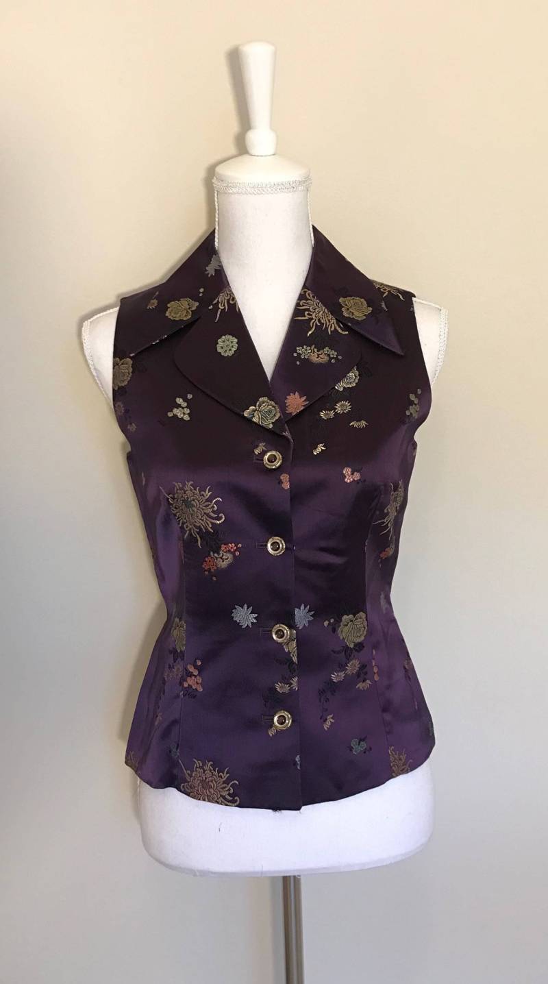 Vintage Asiatisch Stil Seiden Weste/Boutique Handarbeit Besticktes Kleidungsstück Ausgestattet Tappered Größe Small von Inhabituel