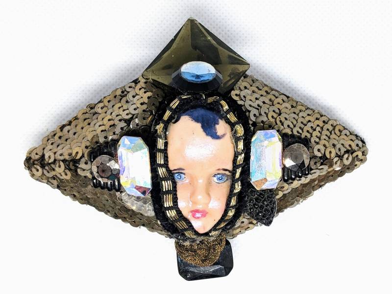 Baby Doll Face Brosche Einzigartige Skulpturale Handwerker Unterzeichnet Strass Pailletten Goth/Gothic Art Deco Inspirierten Halloween 1980Er Baby Doll Face Brosche Einzigartige Skulpturale Handwerker Unterzeichnet Strass Pailletten Goth/Gothic Art Deco Inspirierten Halloween 1980Er von InheritedTaste