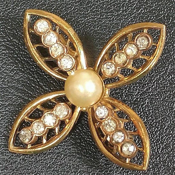 Coro Art-Deco-Blumen-Brosche Mit Strass Und Perlen, Skript Signiert, 1930Er Jahre 1940Er Jahrgang Stift von InheritedTaste