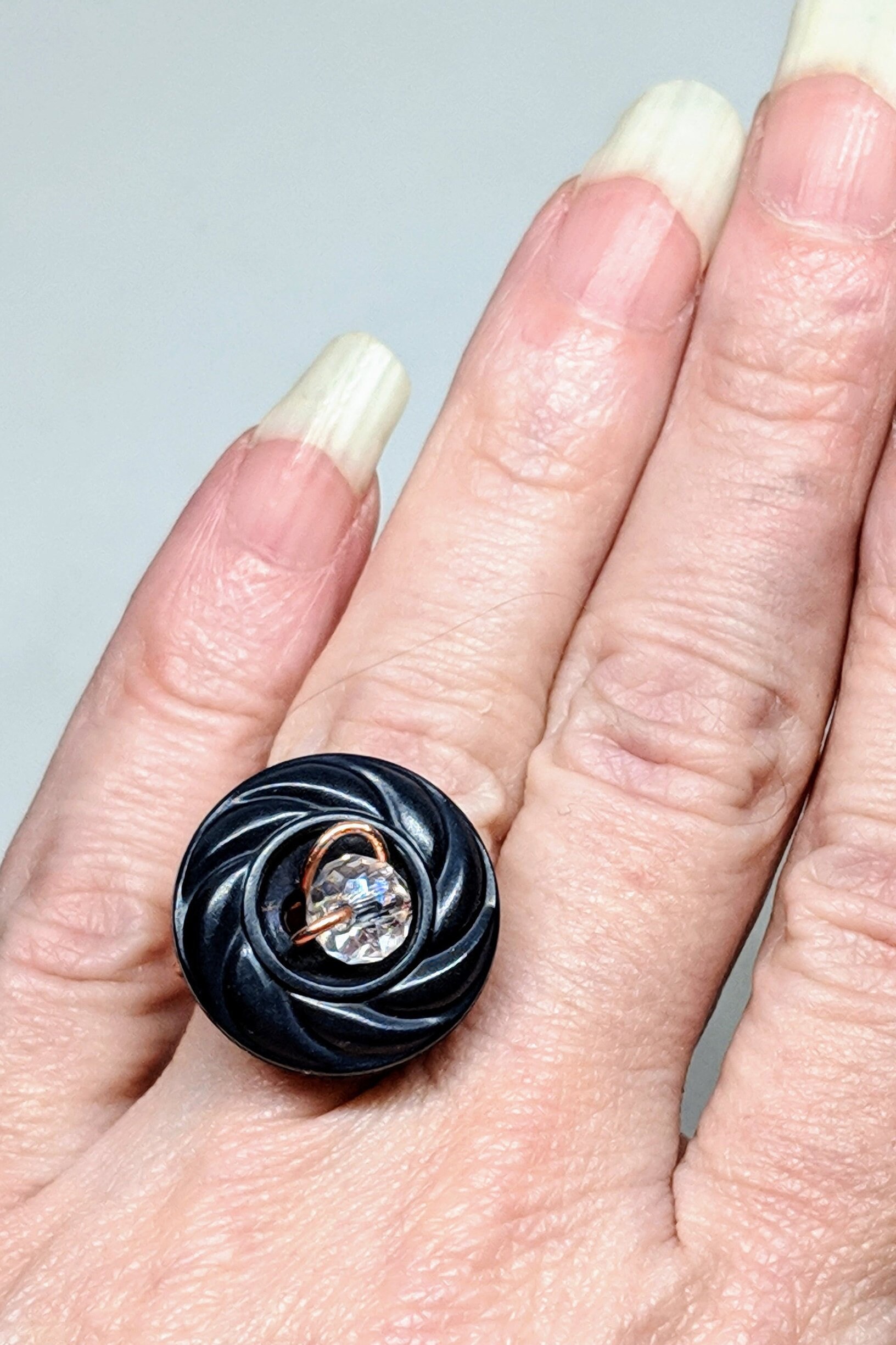 Ein Von Einer Art Ring Aus Vintage-Blaue Taste Größe 4 Upcycled Aussagering Ein Von Einer Art Ring Aus Vintage-Blaue Taste Größe 4 Upcycled Aussagering von InheritedTaste