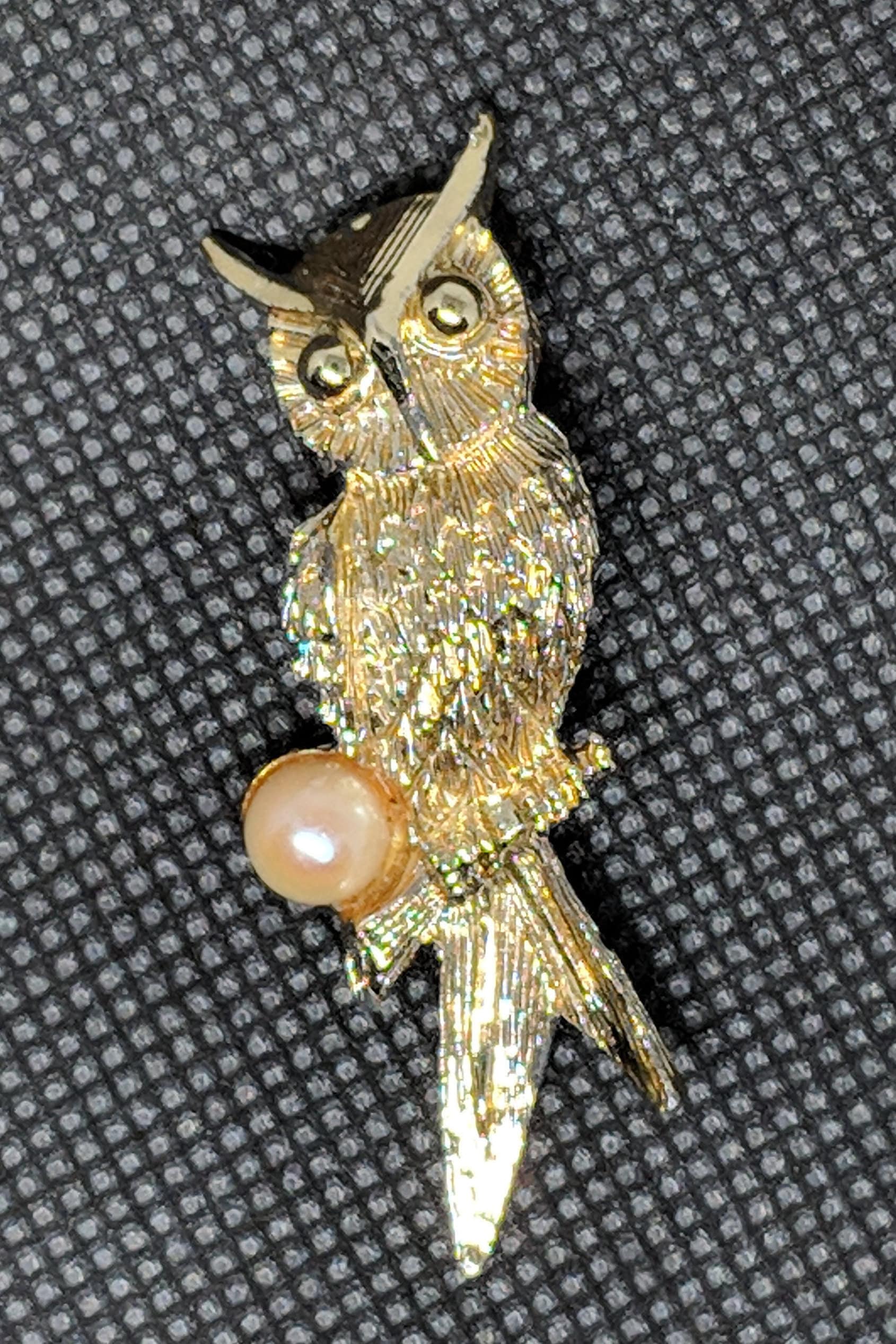 Eule-Brosche Vintage Gold-Ton Pin Mit Einem Einzigen Perle-Geschenk Für Ihre Figürlichen Eule-Schmuck Eule-Brosche Vintage Gold-Ton Pin Mit Einem Einzigen Perle-Geschenk Für Ihre Figürlichen Eule-Schmuck von InheritedTaste