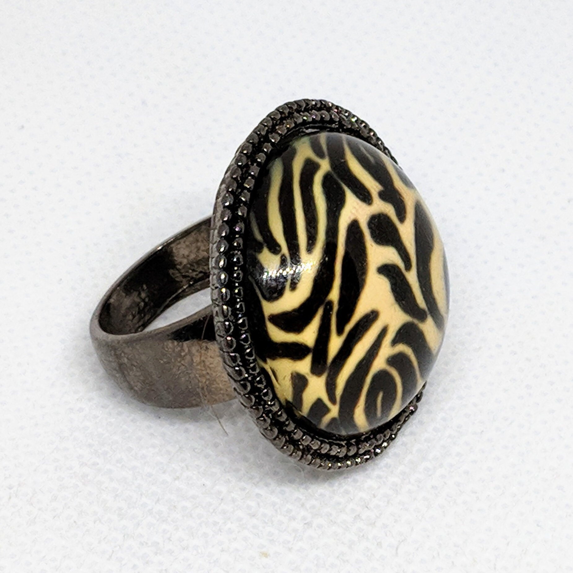 Tier/Tiger Print-Anweisung Ring Braun & Cream Cabochon Auf Bronze-Ton-Größe 6.25 Tier/Tiger Print-Anweisung Ring Braun & Cream Cabochon Auf Bronze-Ton-Größe 6.25 von InheritedTaste