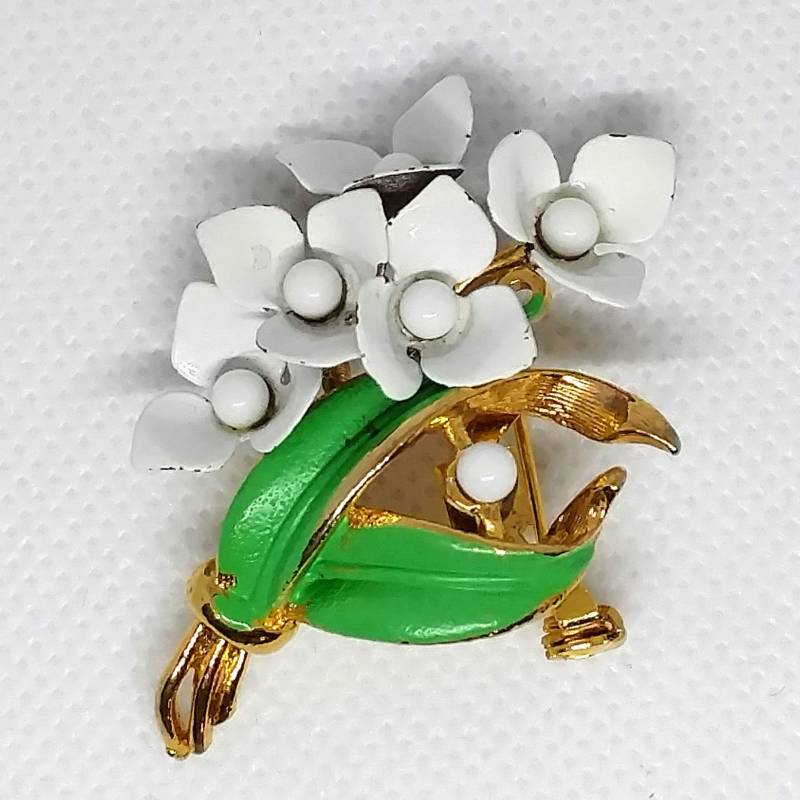 Vintage Bouquet Von Weißen Blumen Brosche Pin Gold-Ton Grün Und Weiß-Geschenk Für Sie - Schwester, Freundin, Mutter, Frau von InheritedTaste