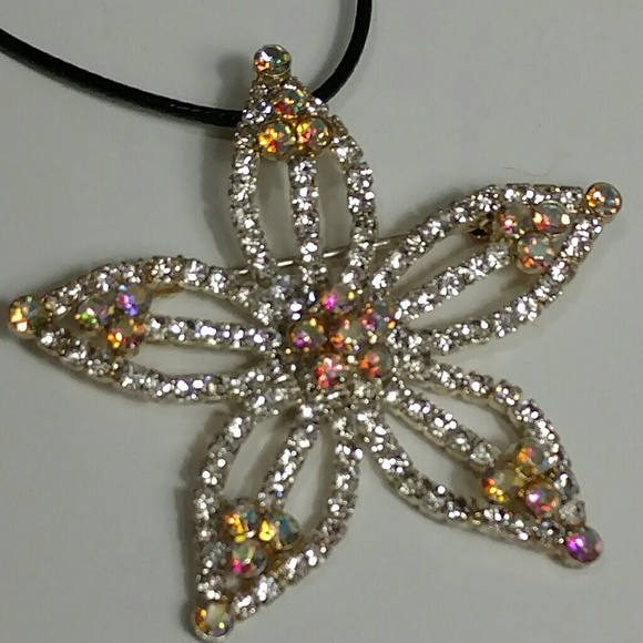 Vintage Strass Blumen Brosche/Anhänger Von Einem Einzigen Fünf Blütenblatt Blume Vintage Strass Blumen Brosche/Anhänger Von Einem Einzigen Fünf Blütenblatt Blume von InheritedTaste