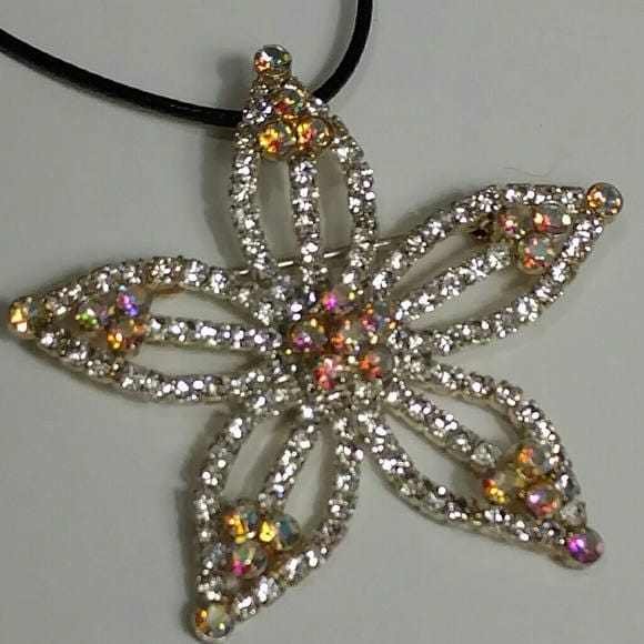 Vintage Strass Blumen Brosche/Anhänger Von Einem Einzigen Fünf Blütenblatt Blume von InheritedTaste