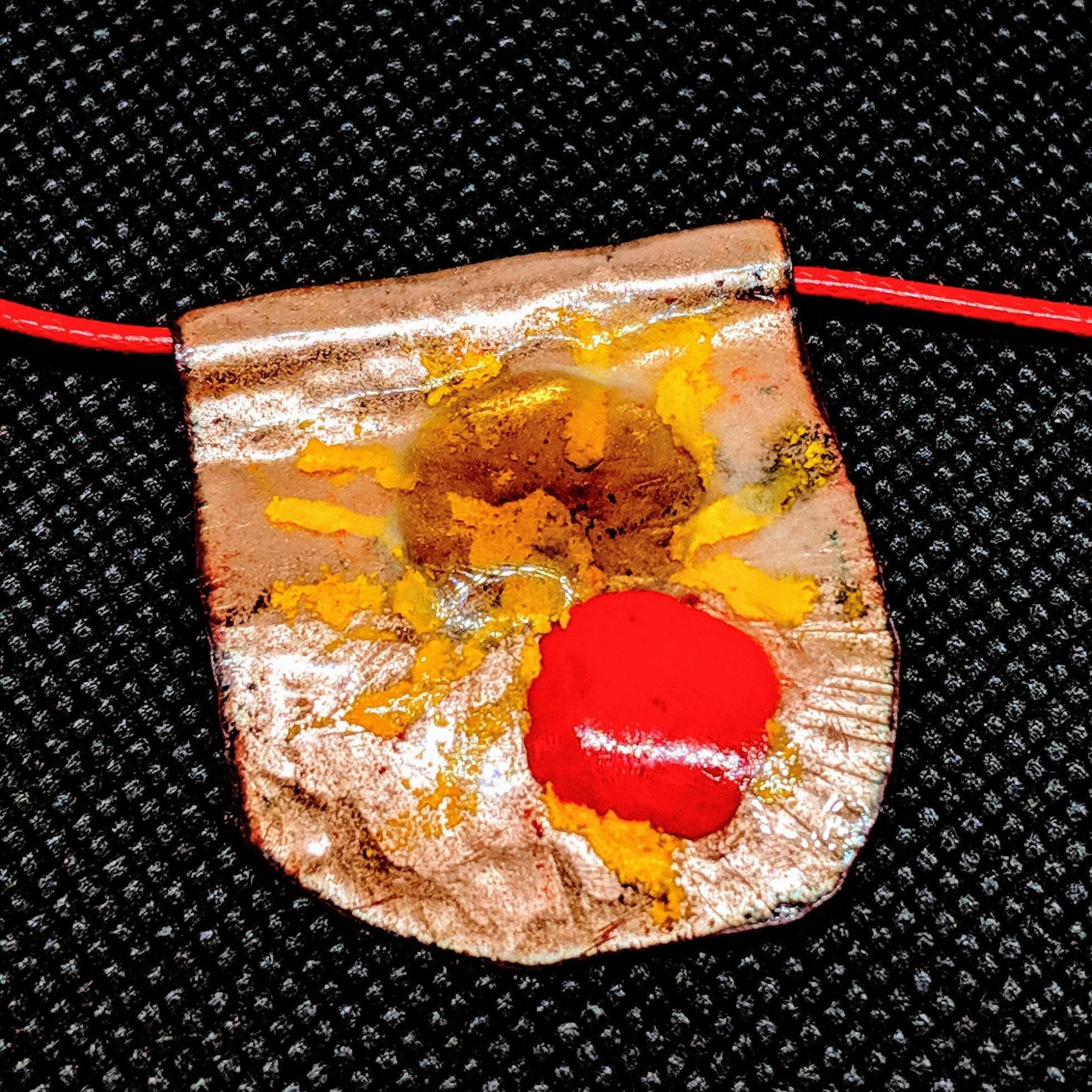 Vitreous Emaille Anhänger in Beige, Gelb Und Rot Vitreous Emaille Anhänger in Beige, Gelb Und Rot von InheritedTaste
