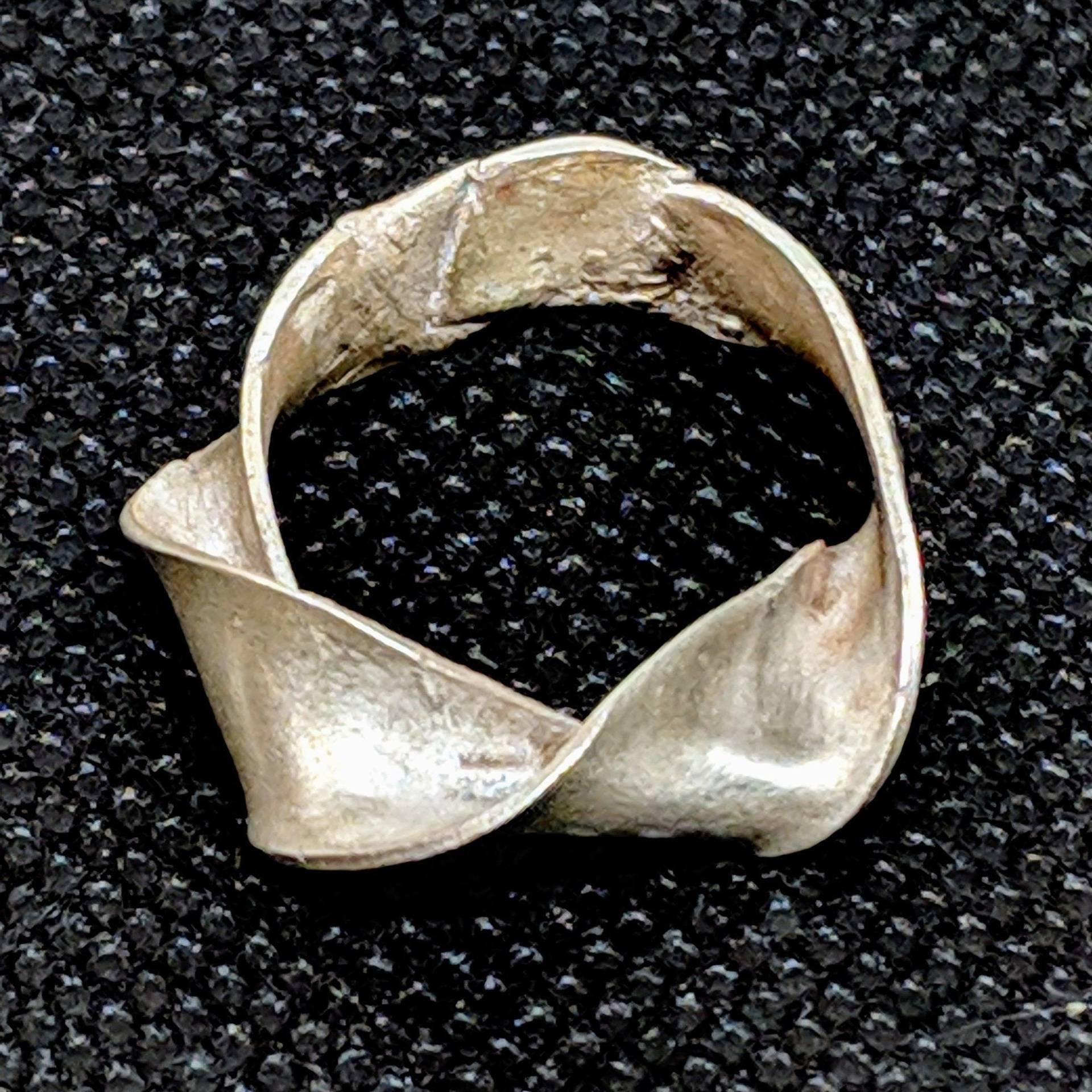 sterling Silver Ribbon Ring Größe 4.75, Handgefertigte Multidimensionale Ooak sterling Silver Ribbon Ring Größe 4.75, Handgefertigte Multidimensionale Ooak von InheritedTaste