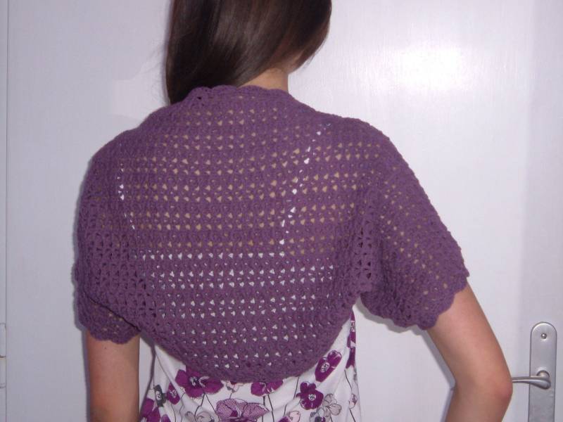 Von Hand Gehäkelte Spitze Shrug Bolero, Pflaume Farbe, 100 % Baumwolle Von Hand Gehäkelte Spitze Shrug Bolero, Pflaume Farbe, 100 % Baumwolle von Inika