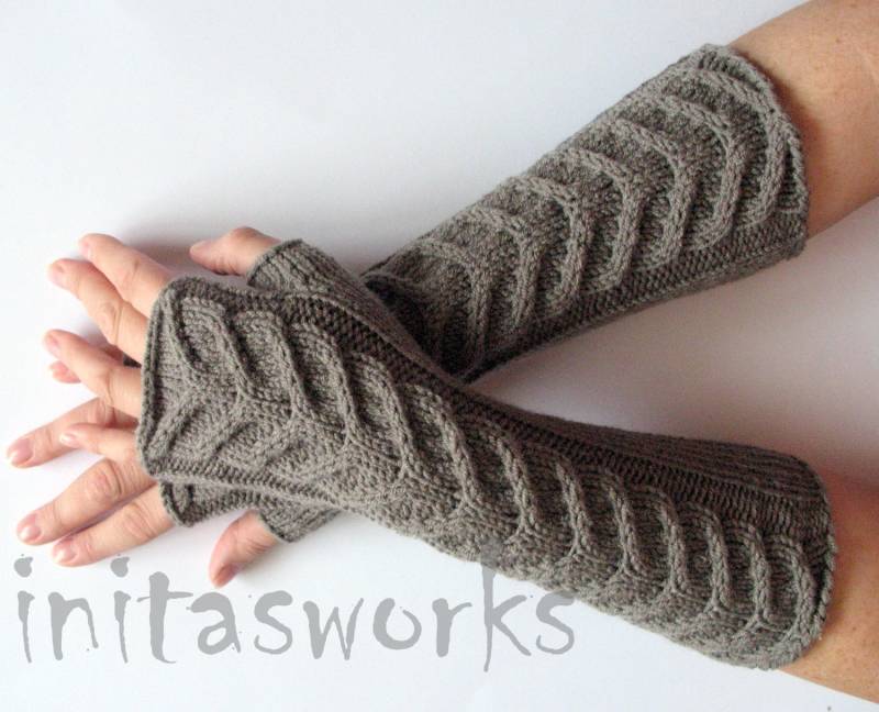 Fingerlose Handgestrickte Graue Handschuhe Für Frauen, Thermo Winter Handgelenkswärmer Handschuhe, Grobstrickte Handwärmer Armstulpen von Initasworks