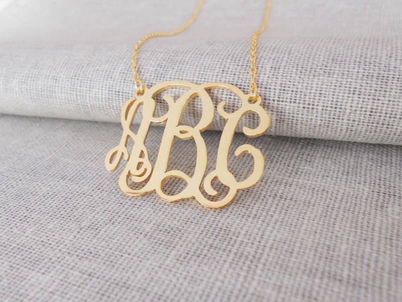 Personalisierte Kleine 3-Anfangsbuchstabe Monogramm Halskette, 1-Zoll-Monogramm Gold Initialen Brautjungfern Geschenk Personalisierte Kleine 3-Anfangsbuchstabe Monogramm Halskette, 1-Zoll-Monogramm Gold Initialen Brautjungfern Geschenk von InitialNecklaces