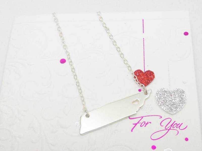 Silber Tennessee Form Halskette, Tn Zustand Charme Personalisierte Halskette Mit Einem Herz Silber Tennessee Form Halskette, Tn Zustand Charme Personalisierte Halskette Mit Einem Herz von InitialNecklaces