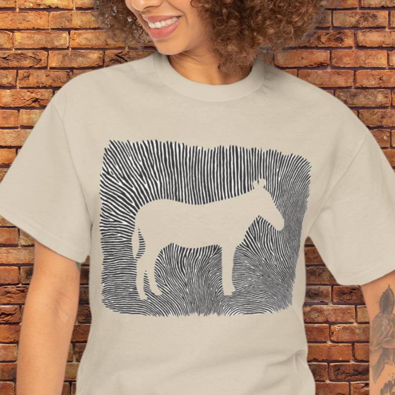Zebra Print T-Shirt Linolschnitt Wildtier Grafik, Unisex T-Shirt Zebra Print T-Shirt Linolschnitt Wildtier Grafik, Unisex T-Shirt von InkAndPun
