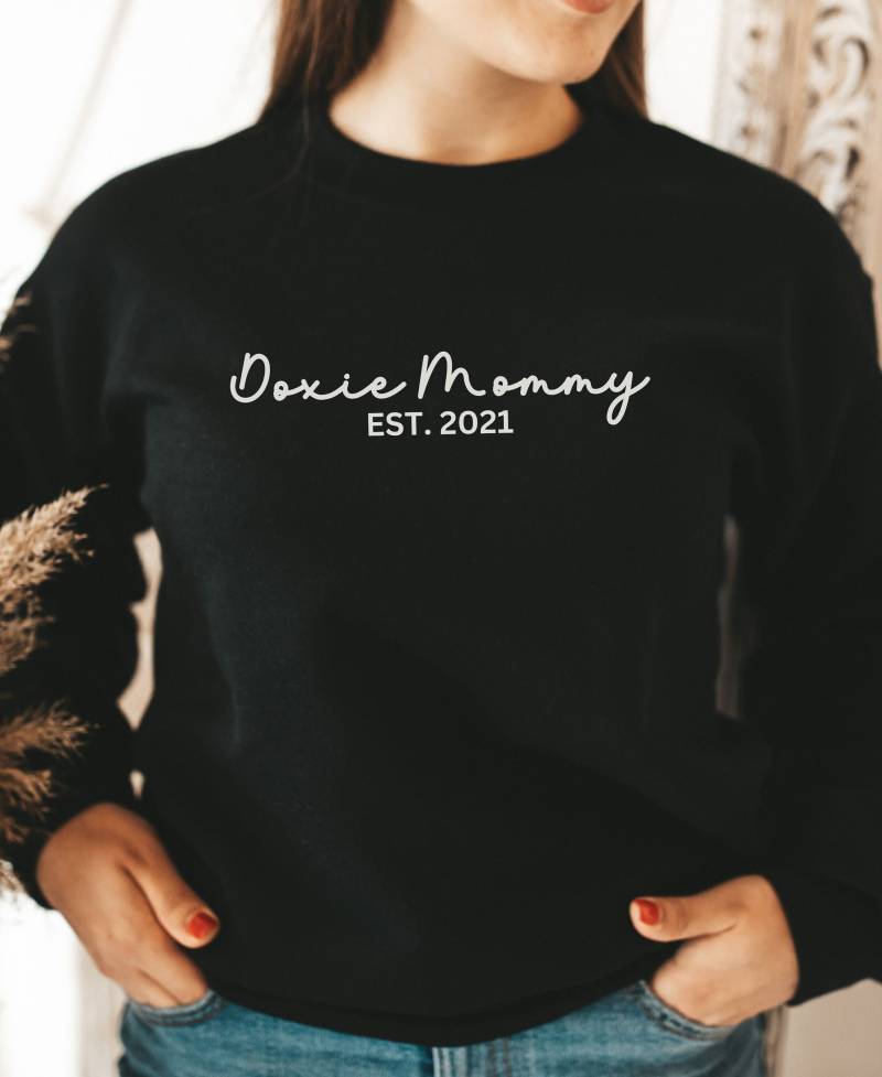 Dackel Weiner Hund Mama Sweatshirt, Süßer Kleidung Besitzer, Niedliches Retro Doxie Liebhaber Shirt, Piebald Weihnachtsgeschenk von InkYourWorld