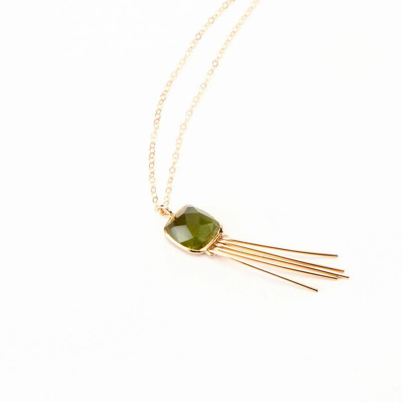 Grüne Rose Geschnitten Turmalin Edelstein Anhänger, Gold Füllanhänger, Baumanhand Anhänger Halskette, Oktober Birthstone Grüne Rose Geschnitten Turmalin Edelstein Anhänger, Gold Füllanhänger, Baumanhand Anhänger Halskette, Oktober Birthstone von InkaGioielli