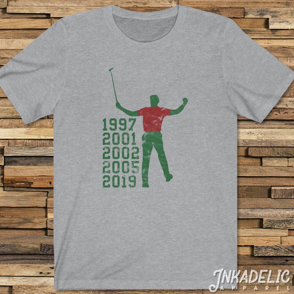 Tiger Woods Fan T-Shirt Für Masters Win 2019 Golf Pga Tour Lustig Golfer Ziege Big Cat Augusta Georgia Bella + Canvas Unisex Tshirt Tiger Woods Fan T-Shirt Für Masters Win 2019 Golf Pga Tour Lustig Golfer Ziege Big Cat Augusta Georgia Bella + Canvas Unisex Tshirt von InkadelicApparel