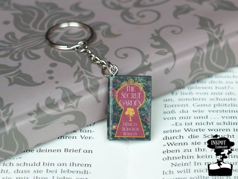 The Secret Garden, Frances Hodgson Burnett, Klassiker, Schlüsselanhänger, Accessoire, Bücher, Bücherwurm, Buchliebhaber, Booktok, Minibuch von InkpotDE