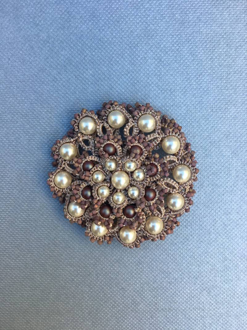 Tatting Brooch With Brown Preciosa Seed Beads & Fine Glass Pearls - Gift For Her Muttertagsgeschenk Tatting Brooch With Brown Preciosa Seed Beads & Fine Glass Pearls - Gift For Her Muttertagsgeschenk von InlaurisHandmade