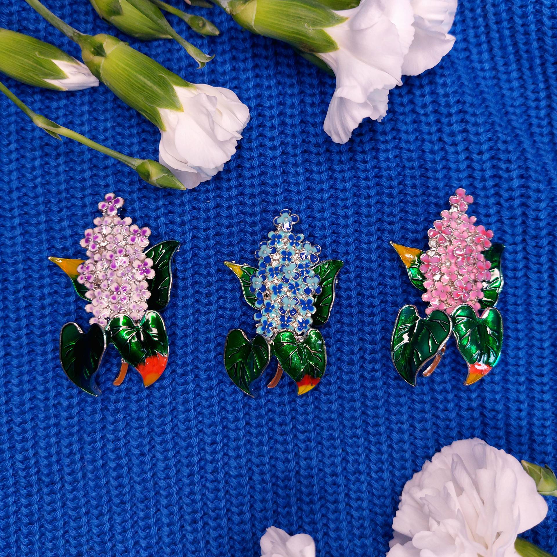 Flieder Blumen Brosche Floraler Anstecker Blüten Emalie Pin Bunt Flieder Blumen Brosche Floraler Anstecker Blüten Emalie Pin Bunt von InnBos