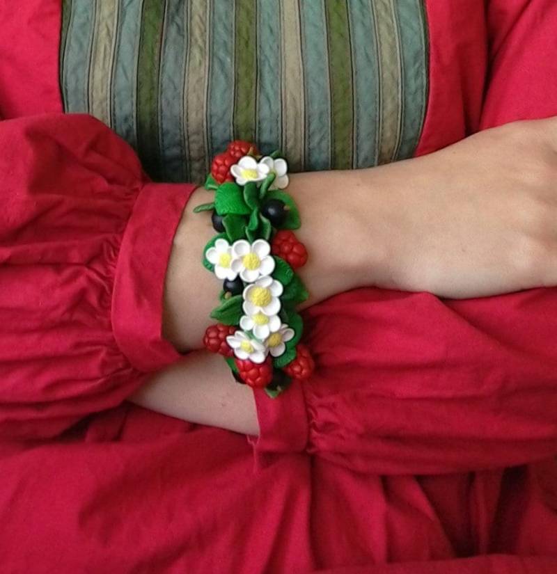 Buntes Beerenarmband Mit Roter Himbeere Und Schwarzer Johannisbeere. Natur Inspiriertes Florales Armband. Cottage Kern Geschenk, Mama Geschenke von InnaInnaStudio