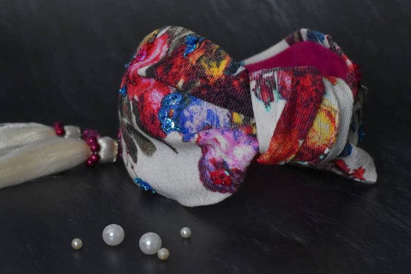 Verziertes Florales Stirnband Mit Pailletten, Perlen Und Atemberaubenden Quasten Verziert. Boho Turban Für Frauen Mama Geschenk von InnaStudioDesigns
