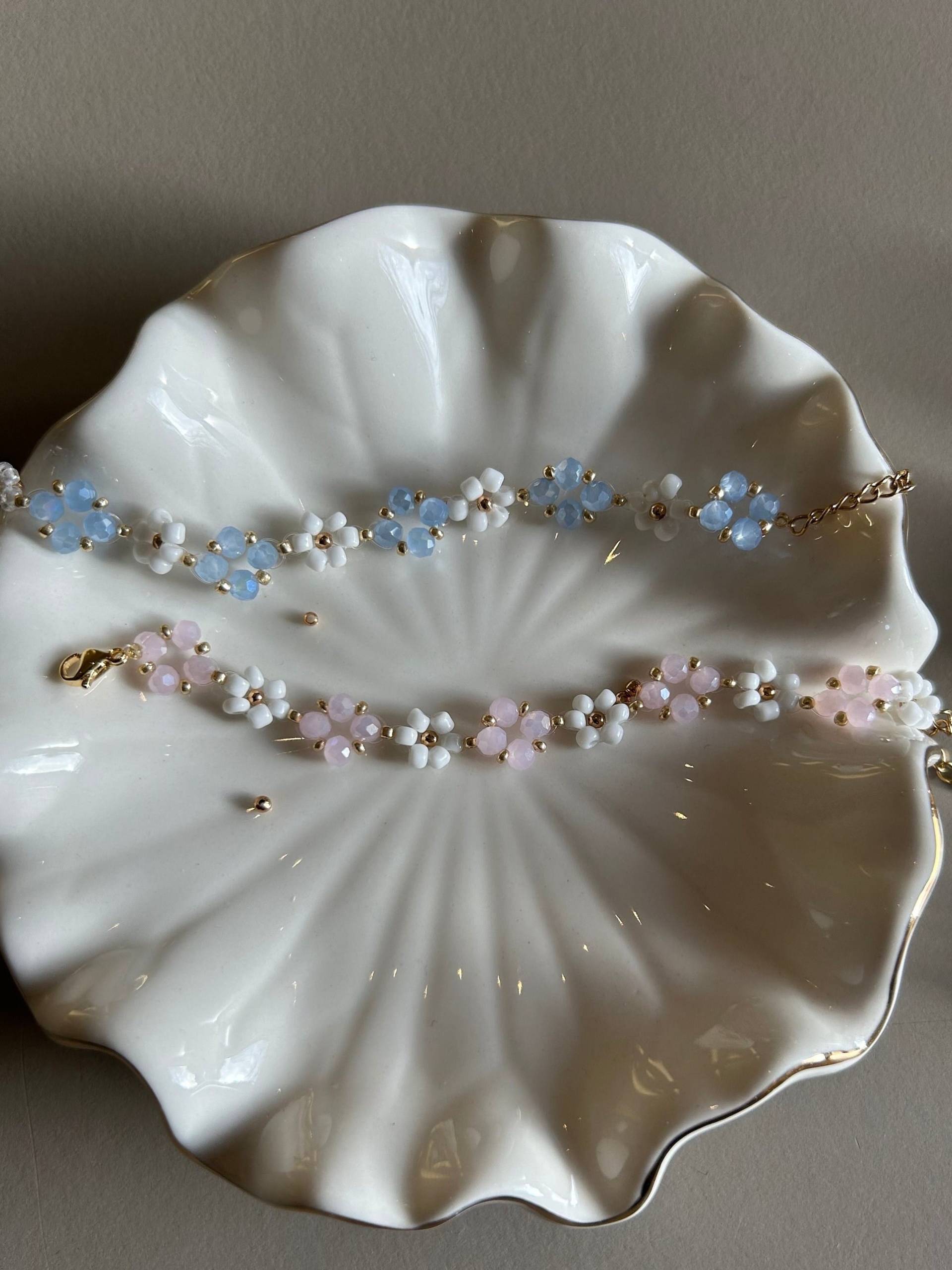 Armband Blume Perlenarmband, Gänseblümchen Armband, Handgefertigtes Geschenk Daisy Bracelet von InnavaJewelry