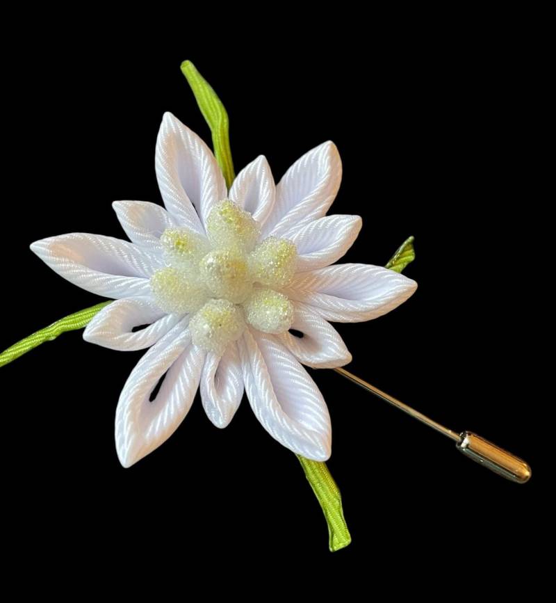 Edelweiß Anstecknadel Ripsband Kanzashi Boutonniere von InnerBeautyShop
