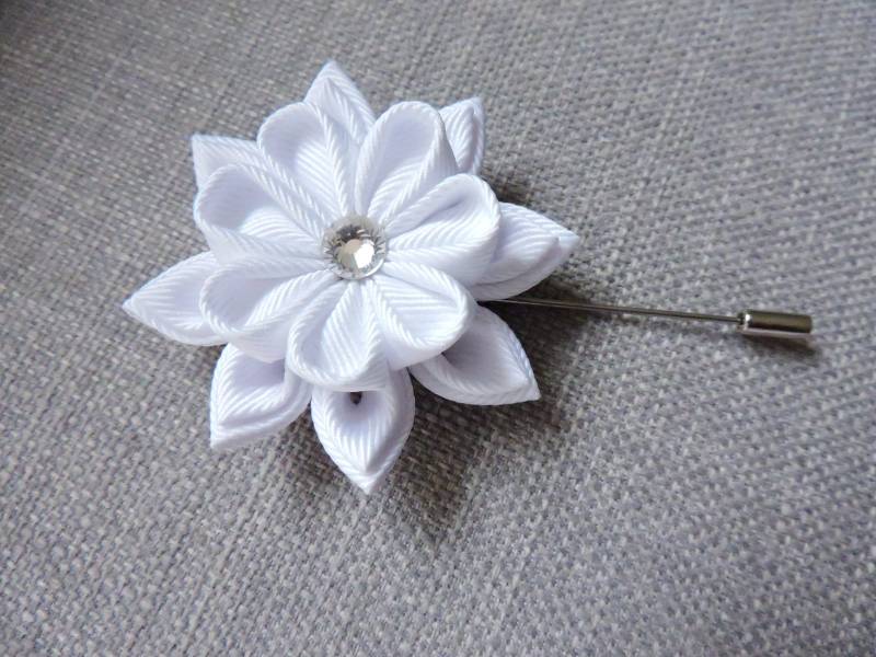 Handgemachte Kanzashi Blumen Anstecknadel Ripsband Boutonniere Handgemachte Kanzashi Blumen Anstecknadel Ripsband Boutonniere von InnerBeautyShop
