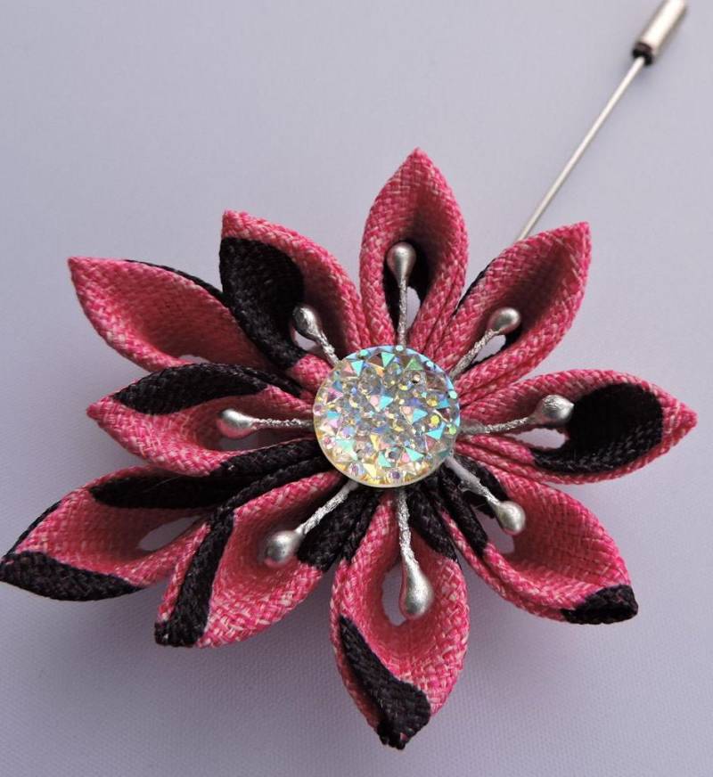 Kanzashi Blumen Anstecknadel Handgefertigte Ripsband-Boutonniere von InnerBeautyShop