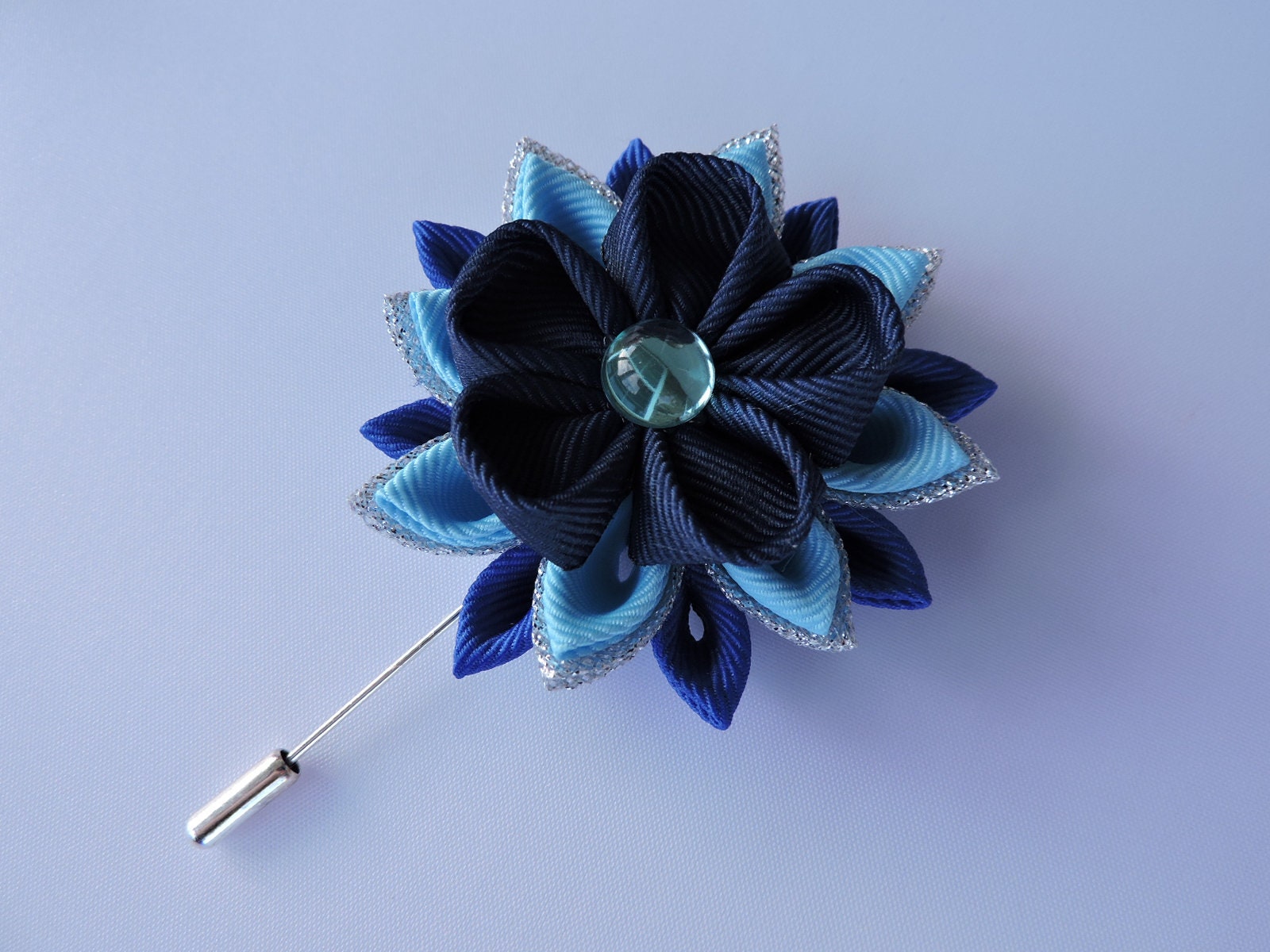 Kanzashi Blumen Anstecknadel Marineblaues Ripsband Kanzashi Blumen Anstecknadel Marineblaues Ripsband von InnerBeautyShop