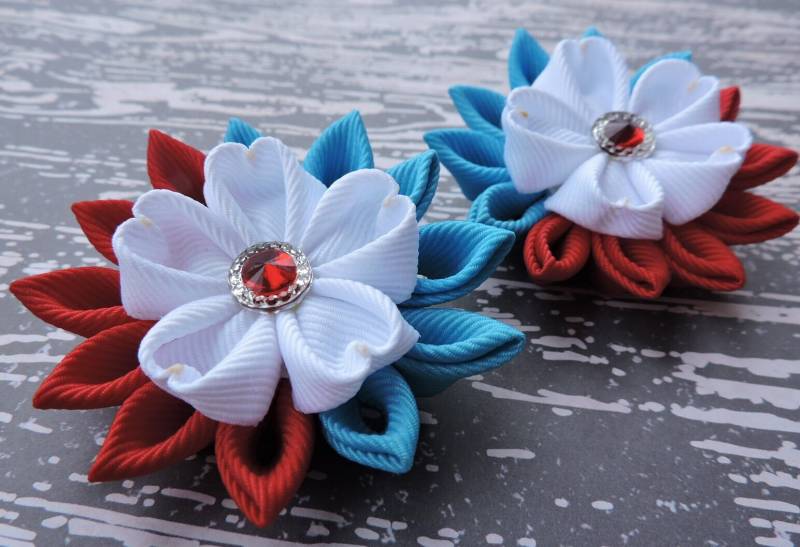 Kanzashi Fashion Stoff. Set Mit 2 Haarclips. 4.juli Blume Kanzashi Fashion Stoff. Set Mit 2 Haarclips. 4.juli Blume von InnerBeautyShop