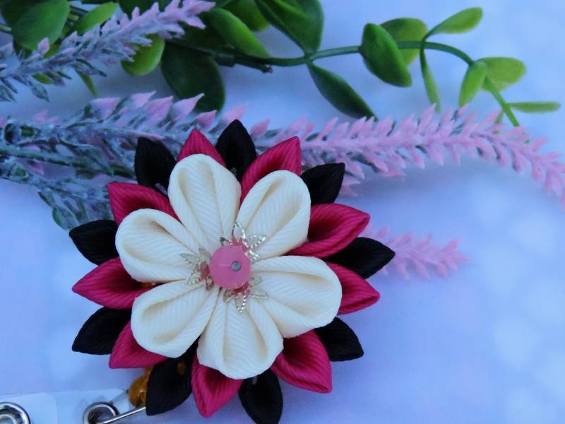 Kanzashi Flower Badge Reel Einziehbarer Ausweishalter Kanzashi Flower Badge Reel Einziehbarer Ausweishalter von InnerBeautyShop