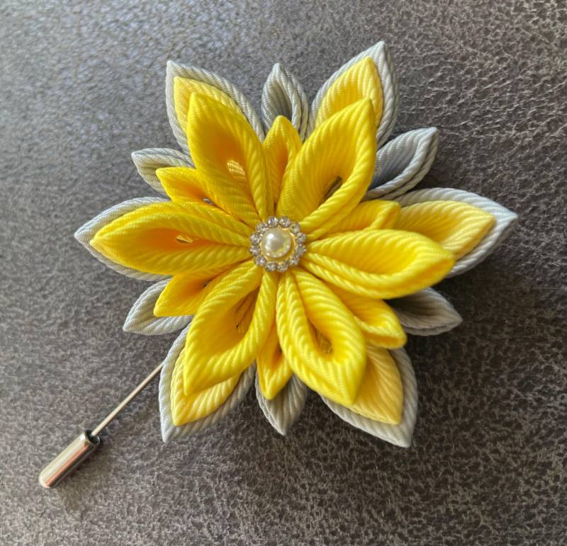 Kanzashi Stoff Blume Anstecknadel Handgemachte Bräutigam Boutonniere Kanzashi Stoff Blume Anstecknadel Handgemachte Bräutigam Boutonniere von InnerBeautyShop