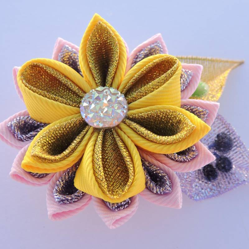 Kanzashi Stoff Blumen Brosche Kanzashi Stoff Blumen Brosche von InnerBeautyShop