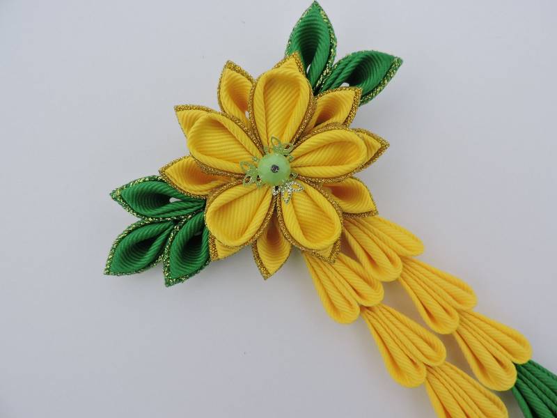 Kanzashi Stoff. Blumen Haarspange Mit Falls.grün Und Gelb Kanzashi Stoff. Blumen Haarspange Mit Falls.grün Und Gelb von InnerBeautyShop