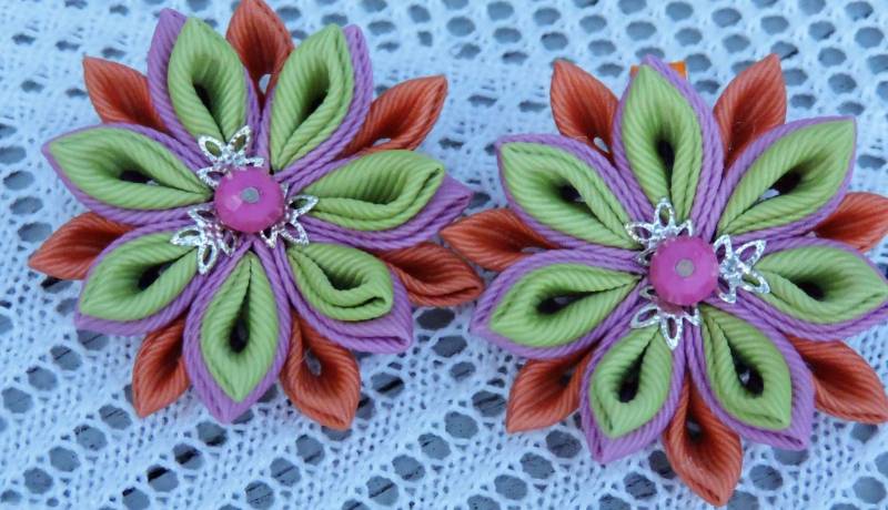 Kanzashi Stoffblumen. Set Mit 2 Haarspangen Kanzashi Stoffblumen. Set Mit 2 Haarspangen von InnerBeautyShop