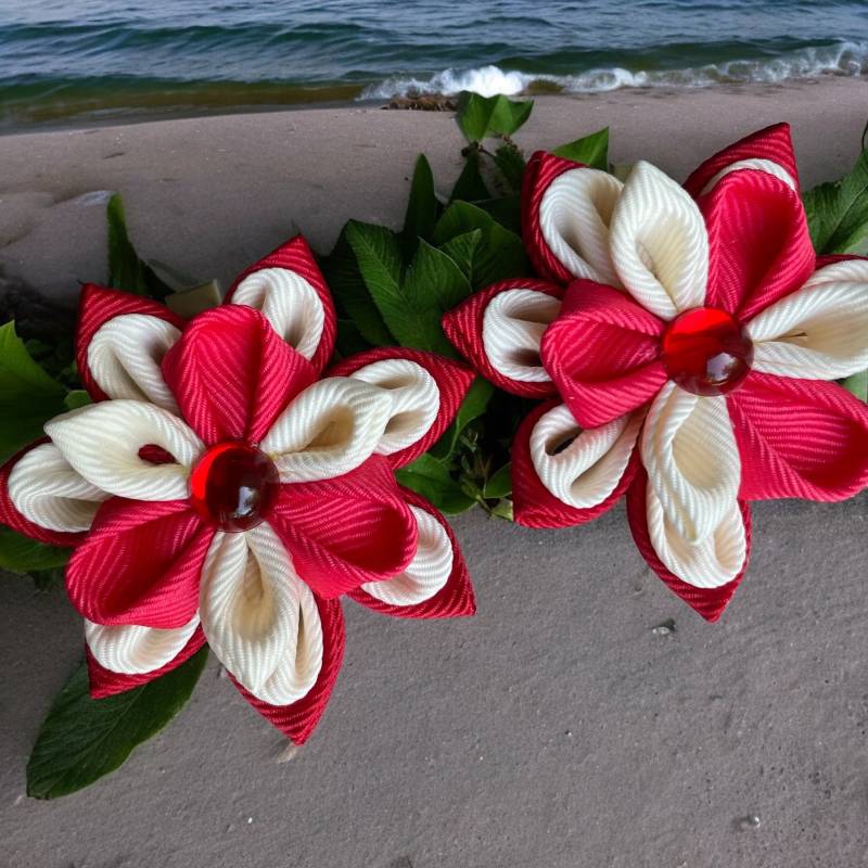 Kanzashi Stoffblumen. Set Mit 2 Haarspangen.rot Und Antikweiß Kanzashi Stoffblumen. Set Mit 2 Haarspangen.rot Und Antikweiß von InnerBeautyShop