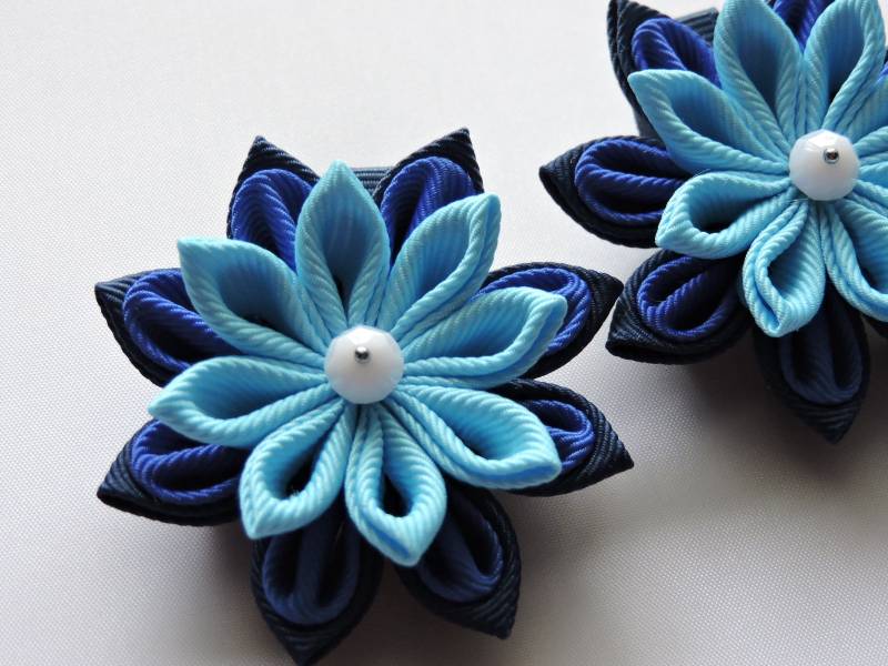 Kanzashi Stoffblumen. Set Von 2 Haarspangen.navy, Royal, Blue Kanzashi Stoffblumen. Set Von 2 Haarspangen.navy, Royal, Blue von InnerBeautyShop
