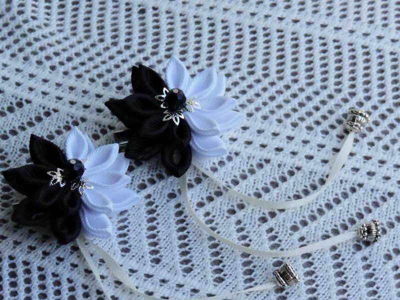 Kanzashi Stoffblumen. Set Von 2 Haarspangen.weiß Und Schwarz Kanzashi Stoffblumen. Set Von 2 Haarspangen.weiß Und Schwarz von InnerBeautyShop