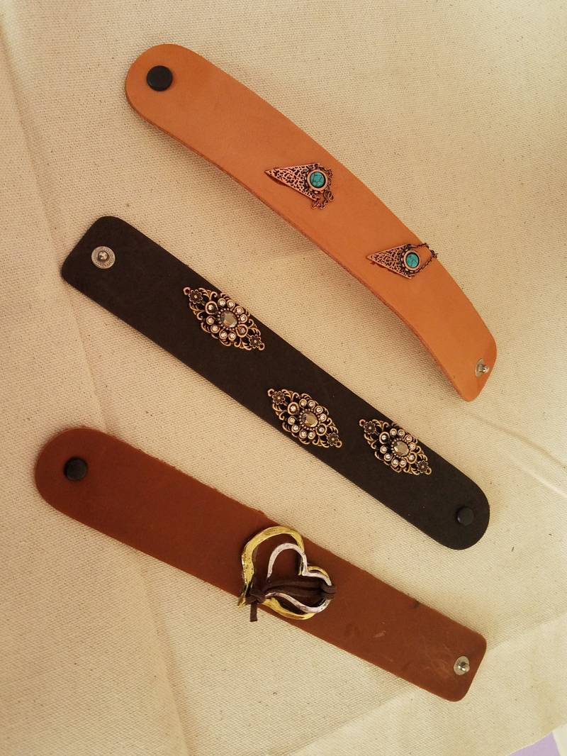 Leder Manschette Armbänder Leder Manschette Armbänder von InnerGoddessCrafts
