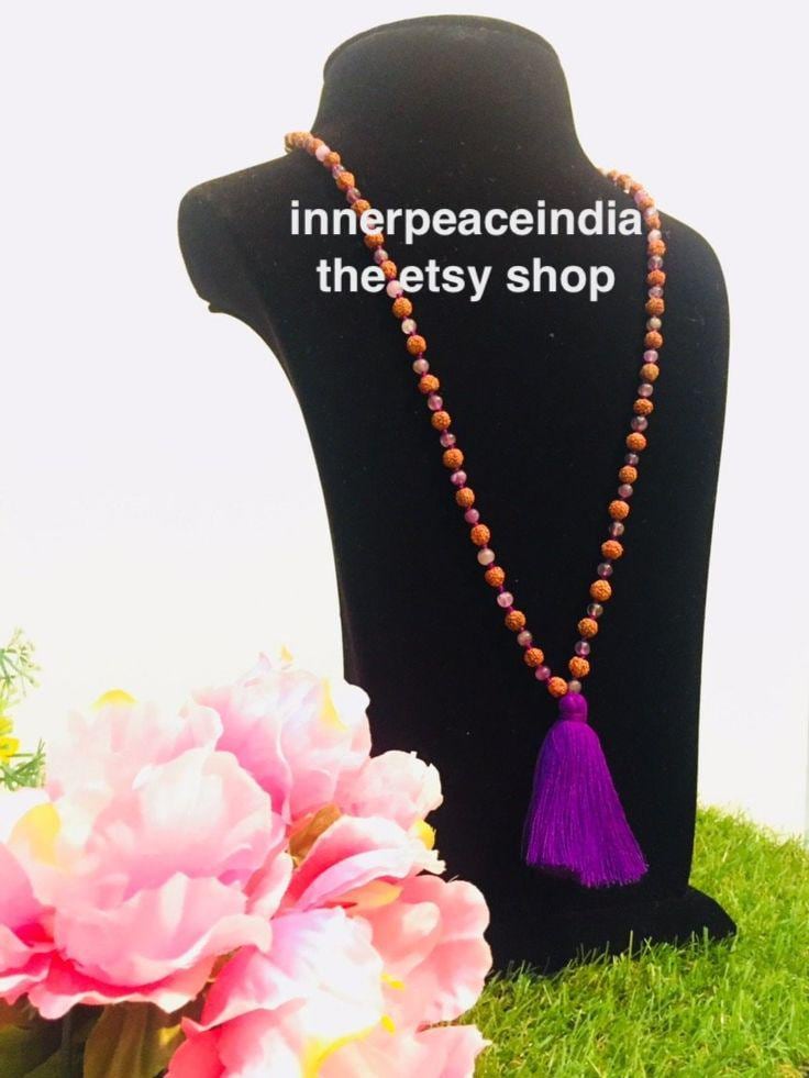 Perlenschmuck Aus Amethyst Und Rudraksha. Handgeknüpfte 108 Perlen Zum Chanten von InnerPeaceIndia